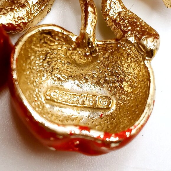 Vintage Gerrys Brooch Red Apple Gold-Tone Enamel Leaves Branch Design Pin - Picture 3 of 8